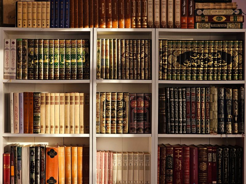 غلاف كتاب بخط عربي